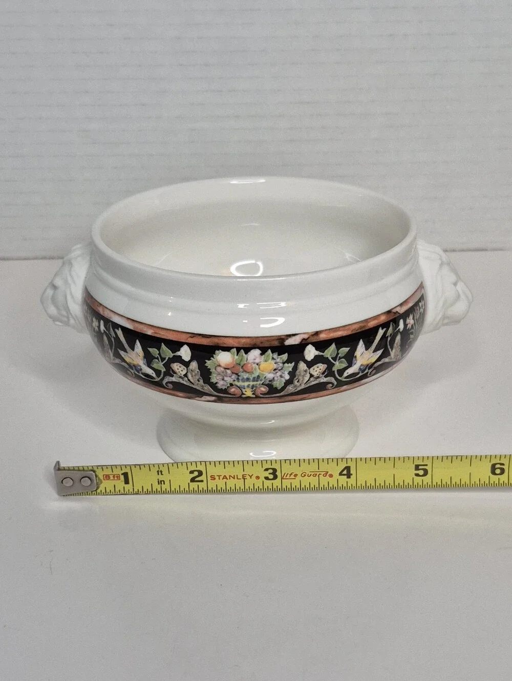 Villeroy and Boch Intarsia Chateau Collection Lion Head Soup Cream Bowl